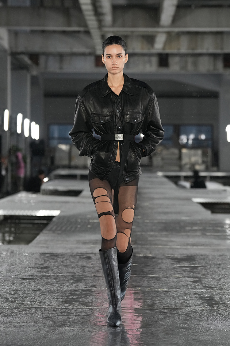 Look16