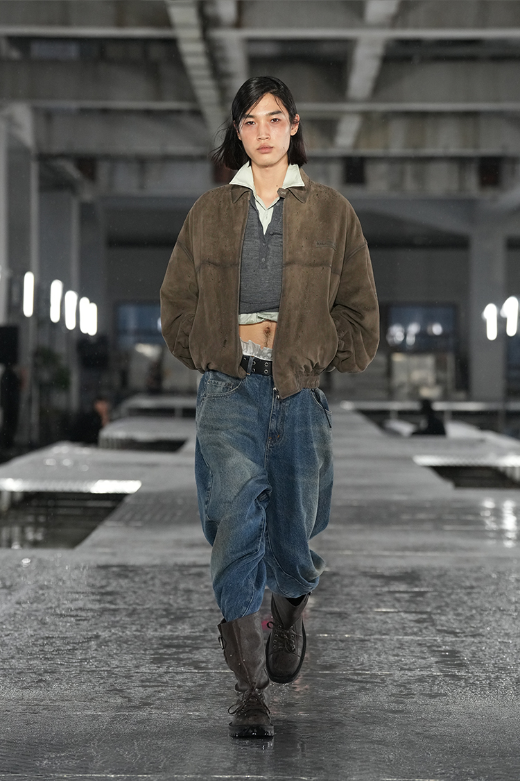 Look44